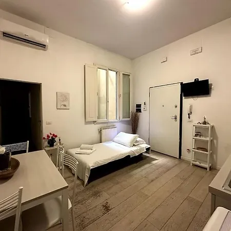 Comfortable House In Centro Storico Апартаменты *